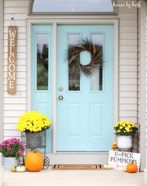 Decorating a Small Front Stoop for Fall - House by Hoff